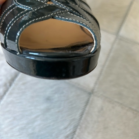 Cole Haan women’s patent leather high heels. Size 8.5. Excellent condition - Picture 8 of 10